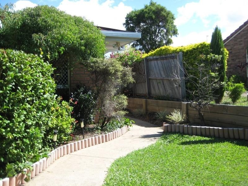 2/8 Ash Court, Arundel QLD 4214