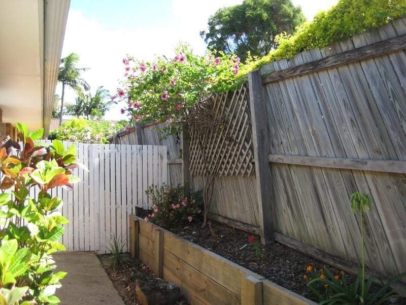2/8 Ash Court, Arundel QLD 4214