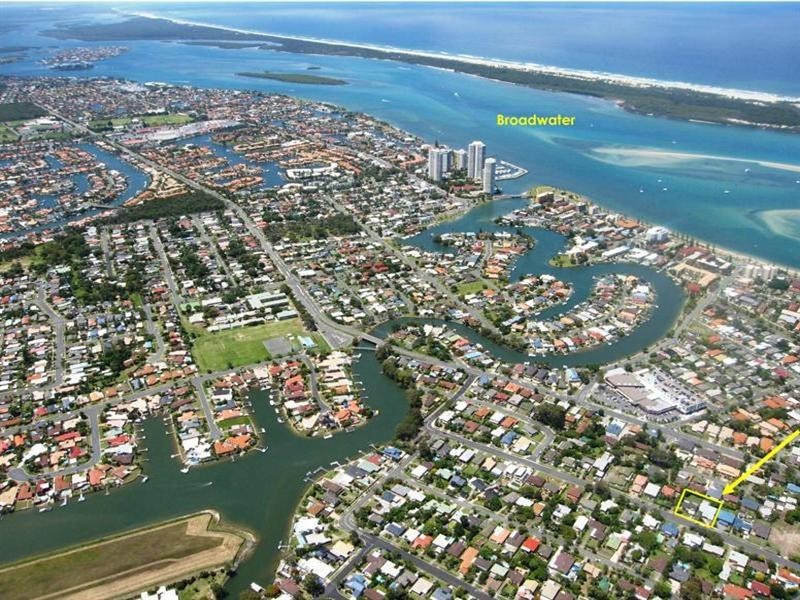 17 Ashbourne Terrace, Biggera Waters QLD 4216