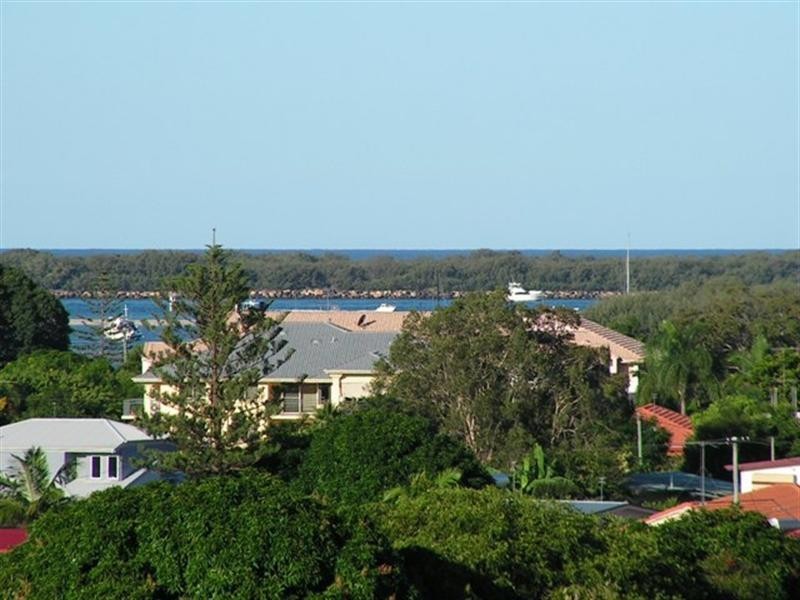 17 Ashbourne Terrace, Biggera Waters QLD 4216