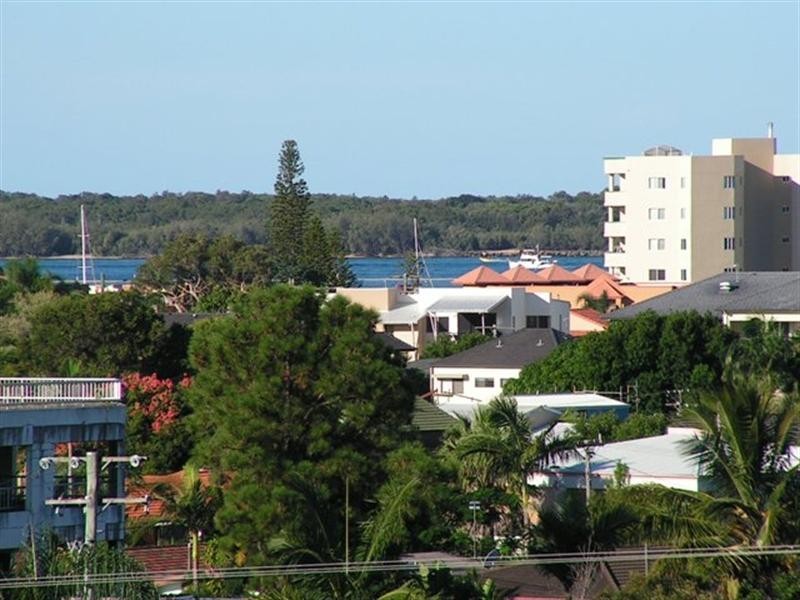 17 Ashbourne Terrace, Biggera Waters QLD 4216