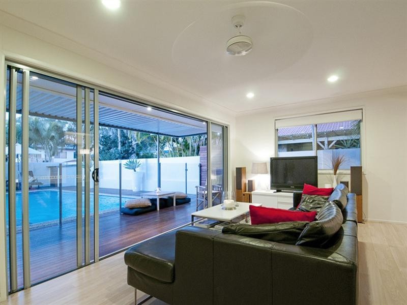 64 Poinsettia Avenue, Hollywell QLD 4216