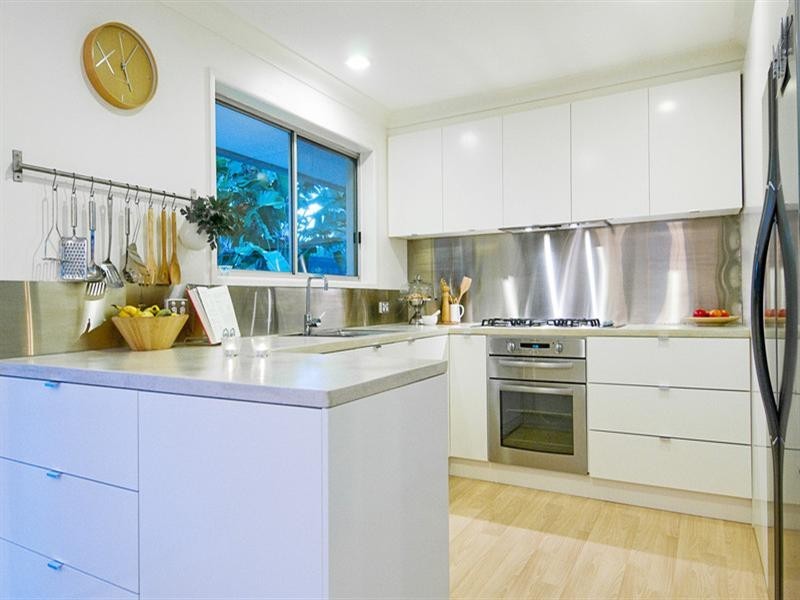 64 Poinsettia Avenue, Hollywell QLD 4216