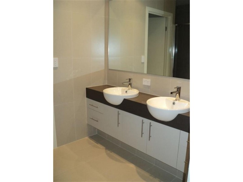 1/50 Government Road, Labrador QLD 4215