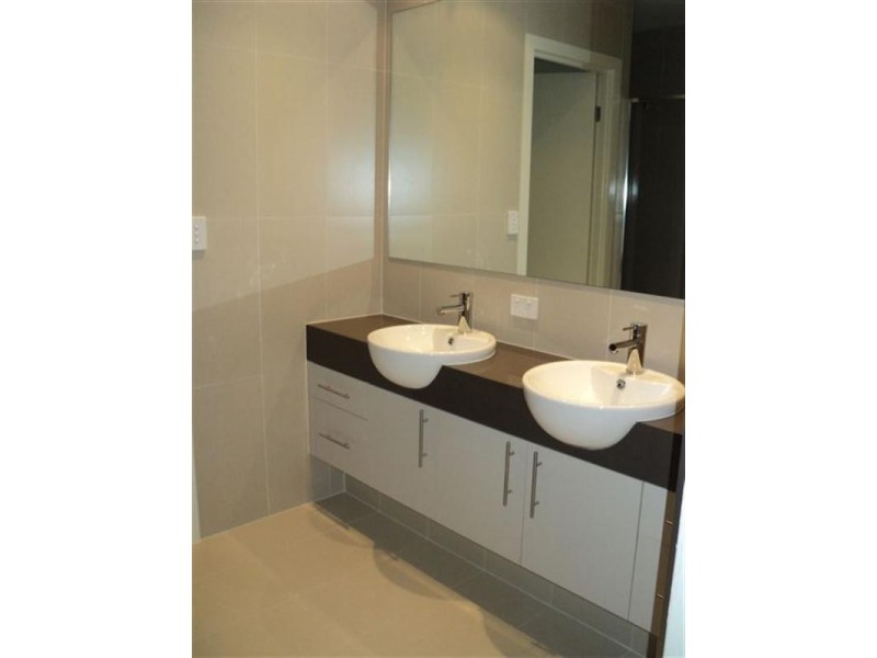 1/50 Government Road, Labrador QLD 4215