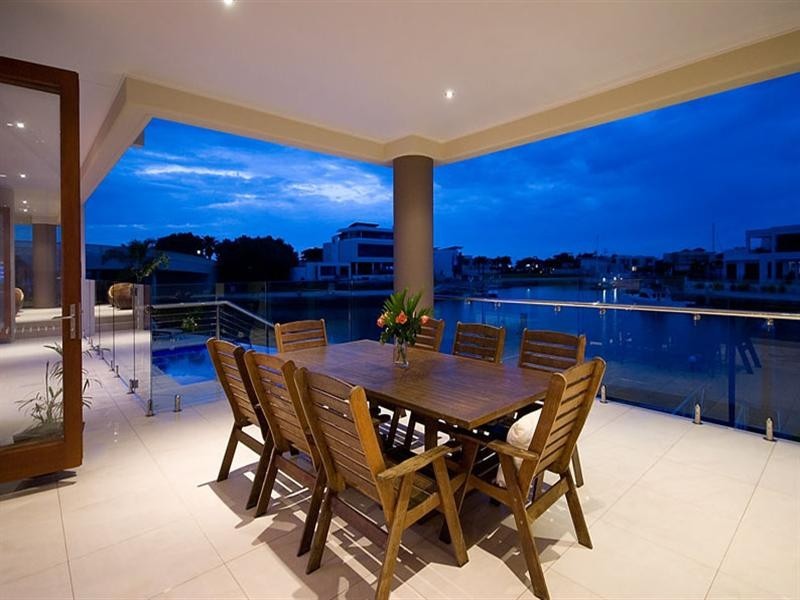 Sovereign Islands QLD 4216