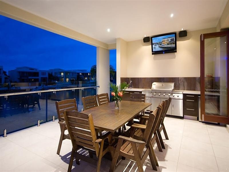 Sovereign Islands QLD 4216