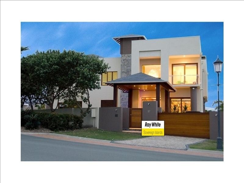 Sovereign Islands QLD 4216