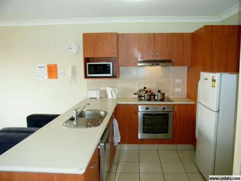 8/7 Brown Street, Labrador QLD 4215