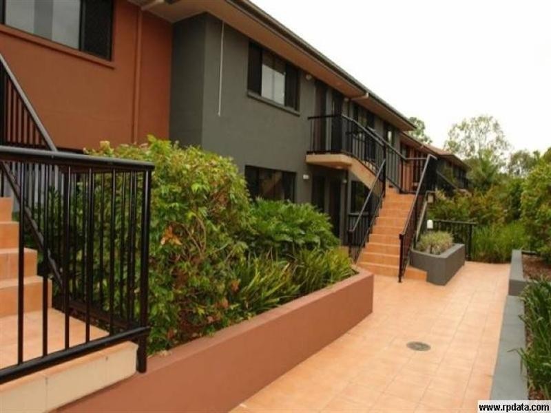 8/7 Brown Street, Labrador QLD 4215