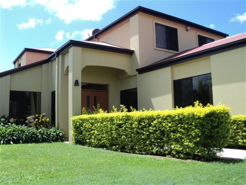 8 Ontario Court, Oxenford QLD 4210