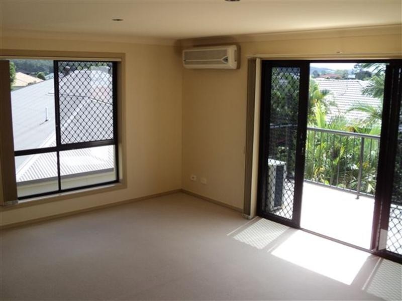 8 Ontario Court, Oxenford QLD 4210