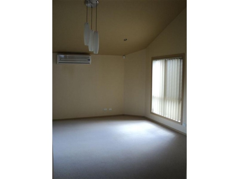 8 Ontario Court, Oxenford QLD 4210