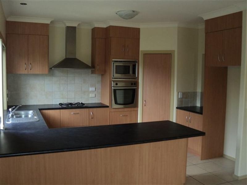 8 Ontario Court, Oxenford QLD 4210