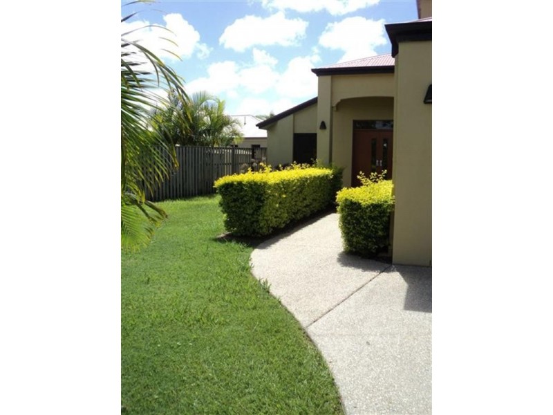 8 Ontario Court, Oxenford QLD 4210