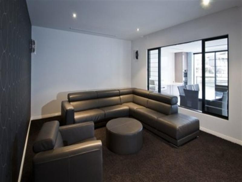 Sovereign Islands QLD 4216