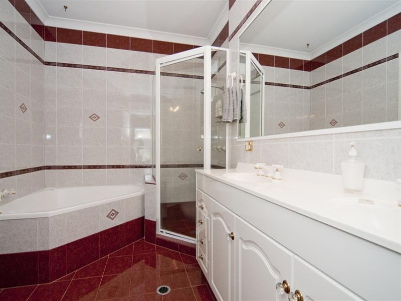 10 Grand Canal Way, Runaway Bay QLD 4216