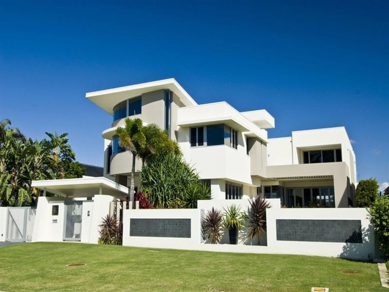 8 Shearwater Esplanade, Runaway Bay QLD 4216