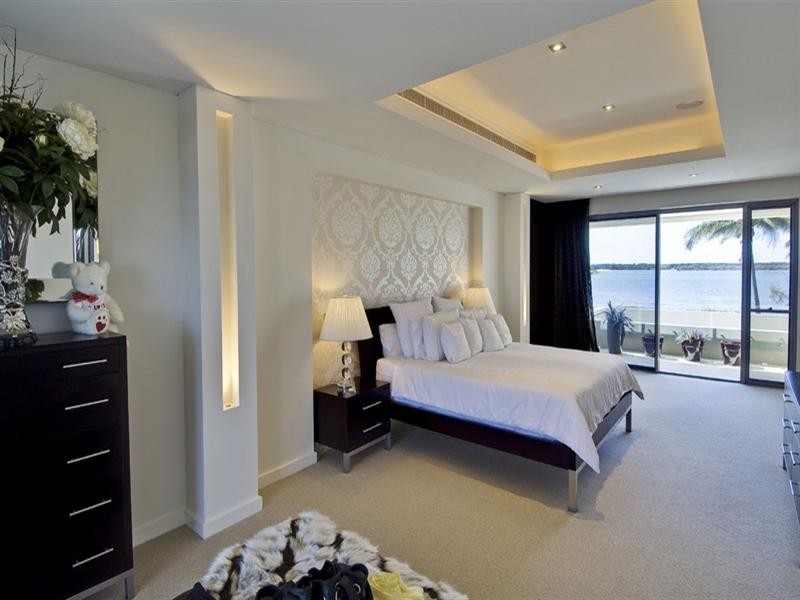 8 Shearwater Esplanade, Runaway Bay QLD 4216