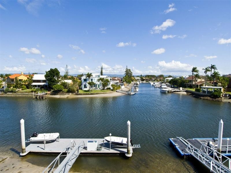 8 Shearwater Esplanade, Runaway Bay QLD 4216