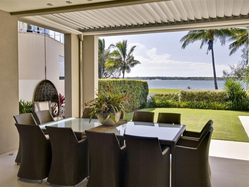 8 Shearwater Esplanade, Runaway Bay QLD 4216