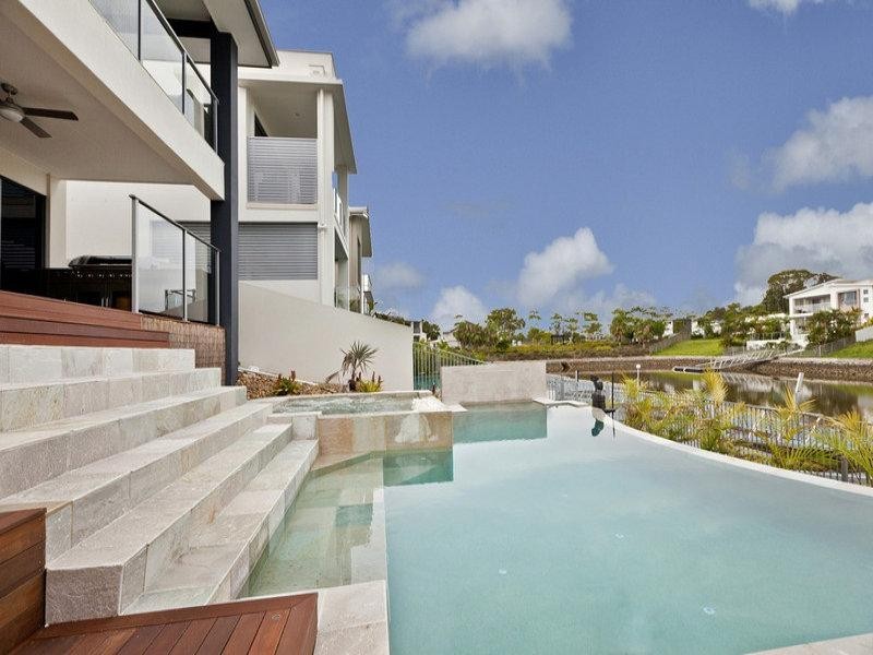 13 Harbourvue Court, Helensvale QLD 4212