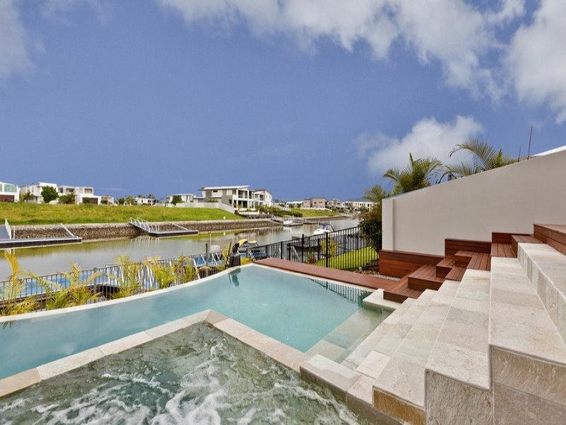 13 Harbourvue Court, Helensvale QLD 4212