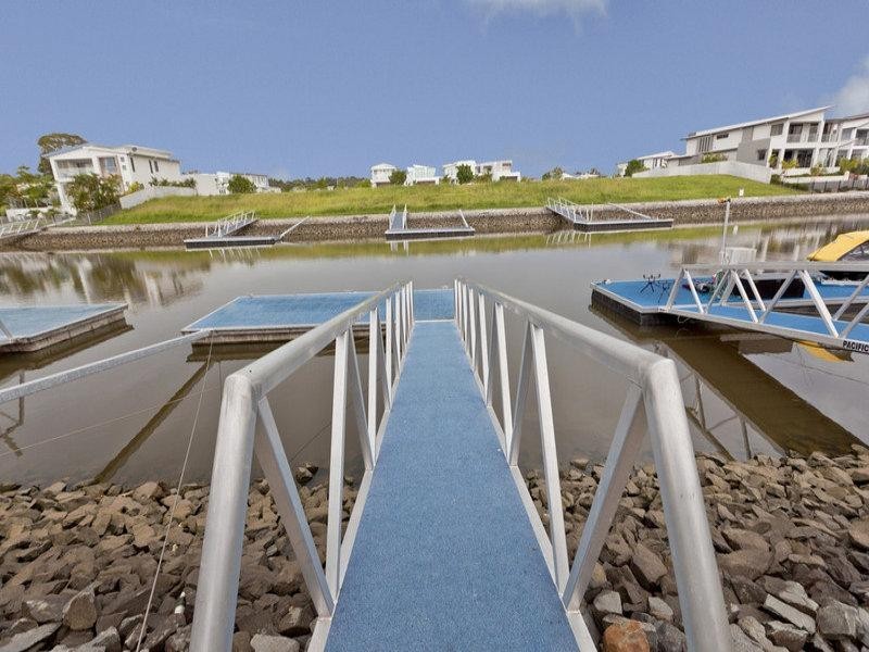 13 Harbourvue Court, Helensvale QLD 4212