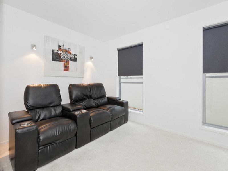 13 Harbourvue Court, Helensvale QLD 4212