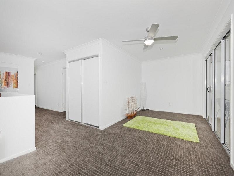 13 Harbourvue Court, Helensvale QLD 4212