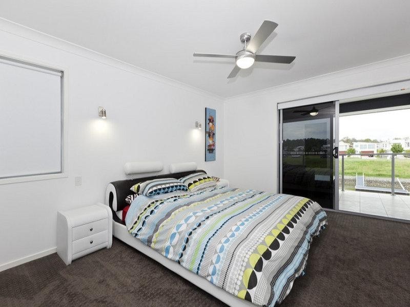 13 Harbourvue Court, Helensvale QLD 4212