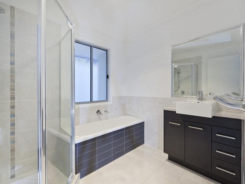 13 Harbourvue Court, Helensvale QLD 4212