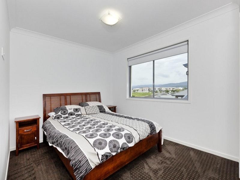 13 Harbourvue Court, Helensvale QLD 4212