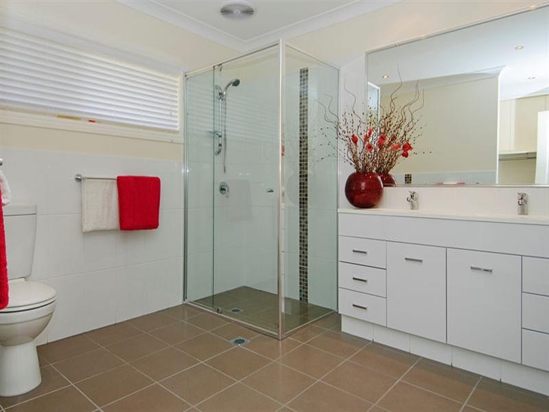 4 Jacaranda Avenue, Hollywell QLD 4216