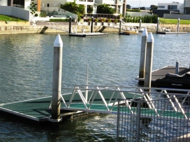 Sovereign Islands QLD 4216