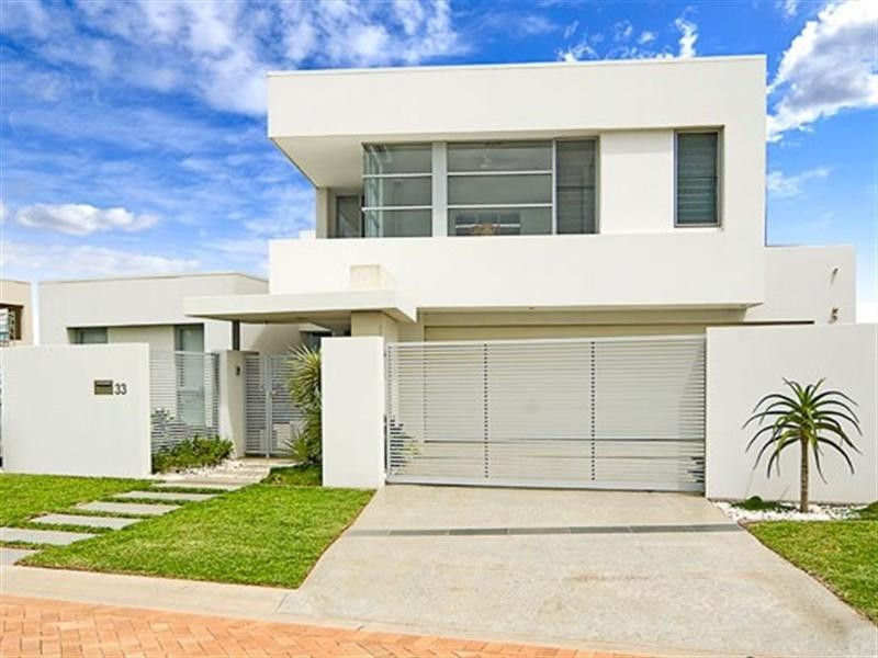 33 KNIGHTSBRIDGE PARADE East, Sovereign Islands QLD 4216