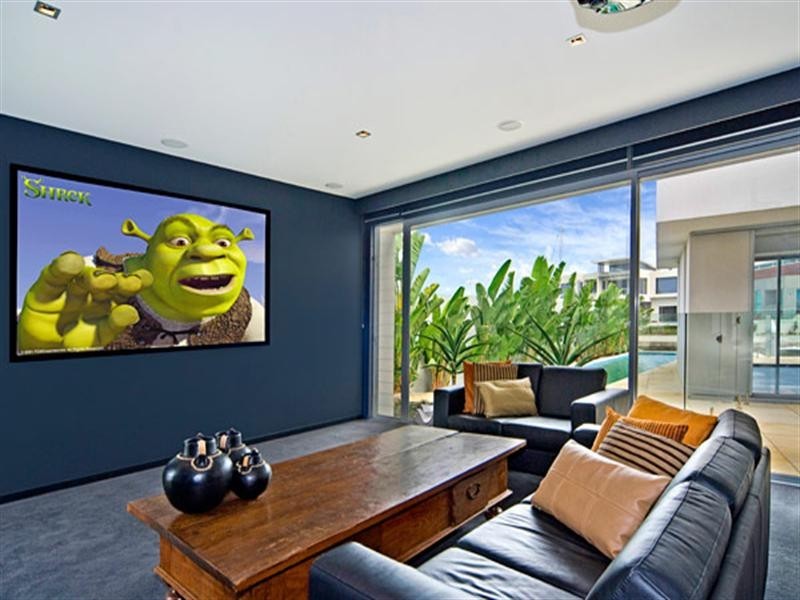 33 KNIGHTSBRIDGE PARADE East, Sovereign Islands QLD 4216