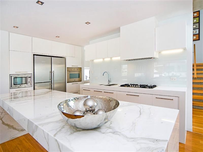 33 KNIGHTSBRIDGE PARADE East, Sovereign Islands QLD 4216