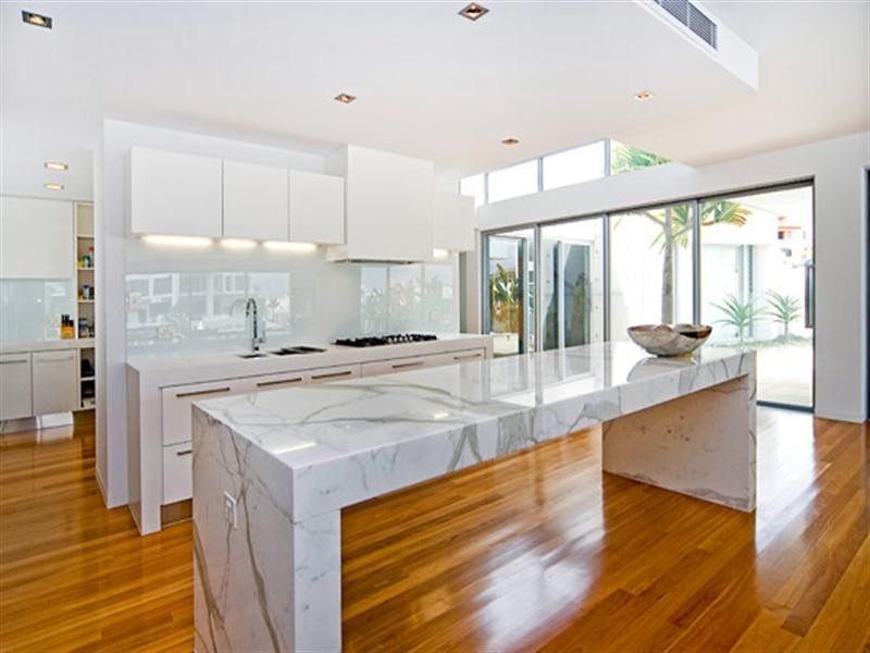 33 KNIGHTSBRIDGE PARADE East, Sovereign Islands QLD 4216