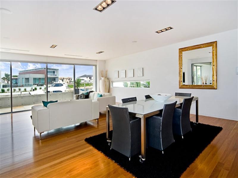 33 KNIGHTSBRIDGE PARADE East, Sovereign Islands QLD 4216
