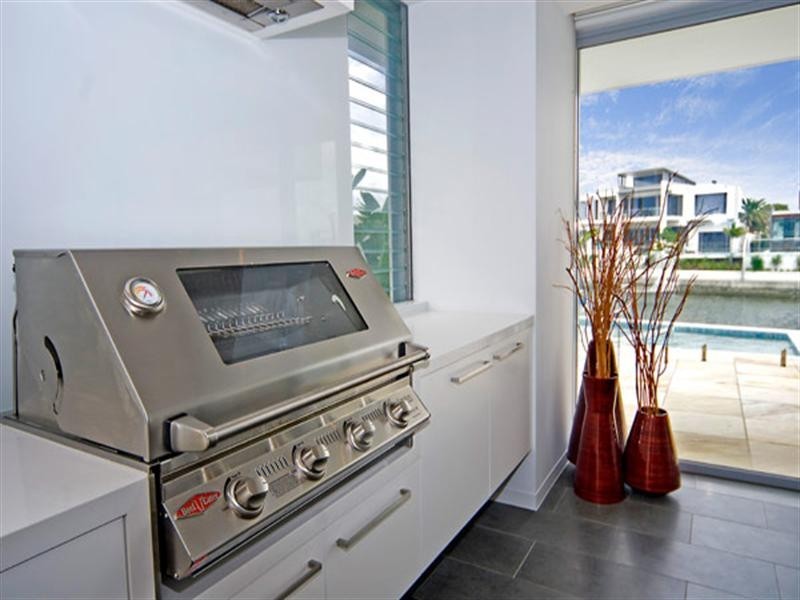 33 KNIGHTSBRIDGE PARADE East, Sovereign Islands QLD 4216