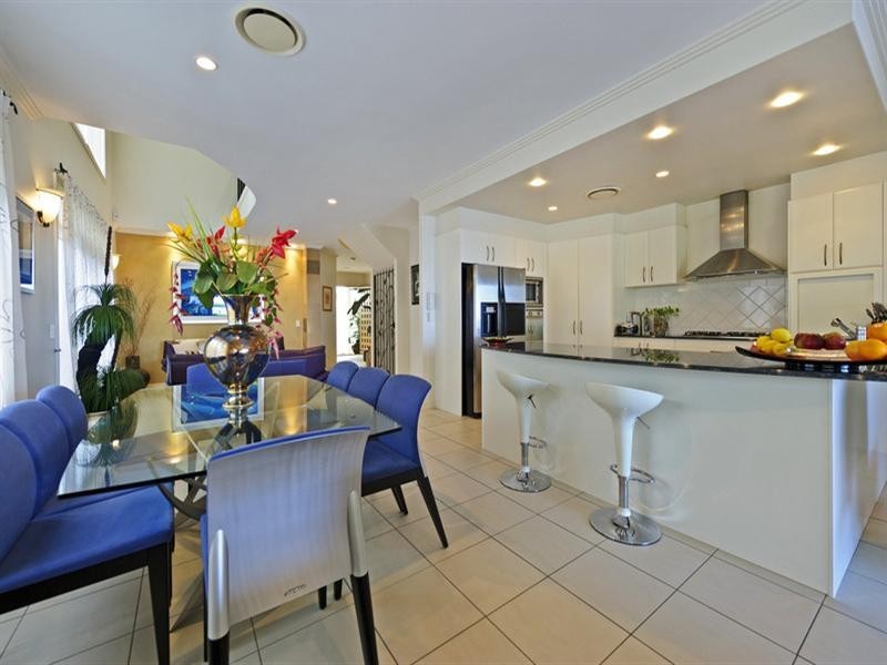 2/9 Joseph Street, Runaway Bay QLD 4216