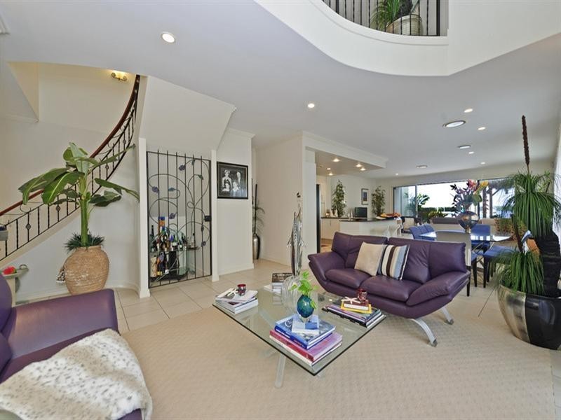 2/9 Joseph Street, Runaway Bay QLD 4216