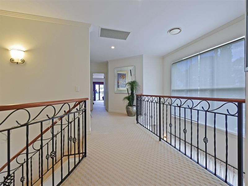 2/9 Joseph Street, Runaway Bay QLD 4216