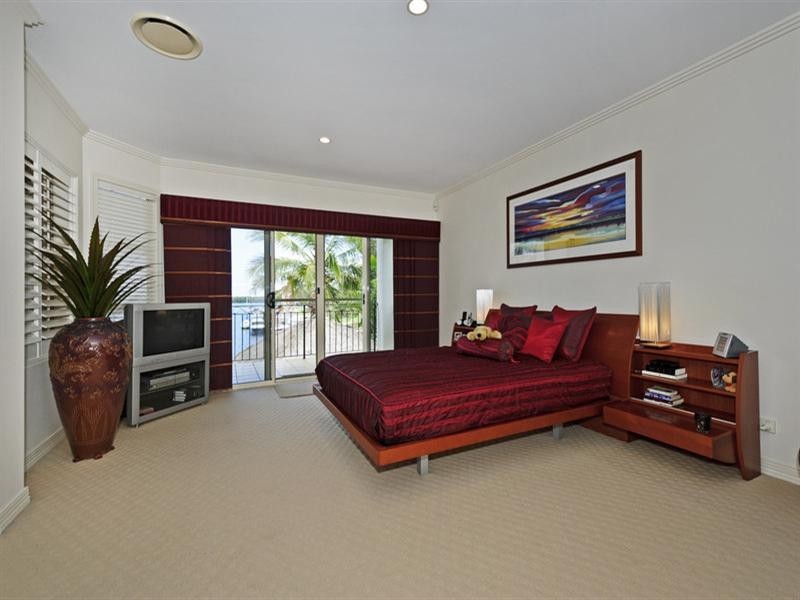 2/9 Joseph Street, Runaway Bay QLD 4216