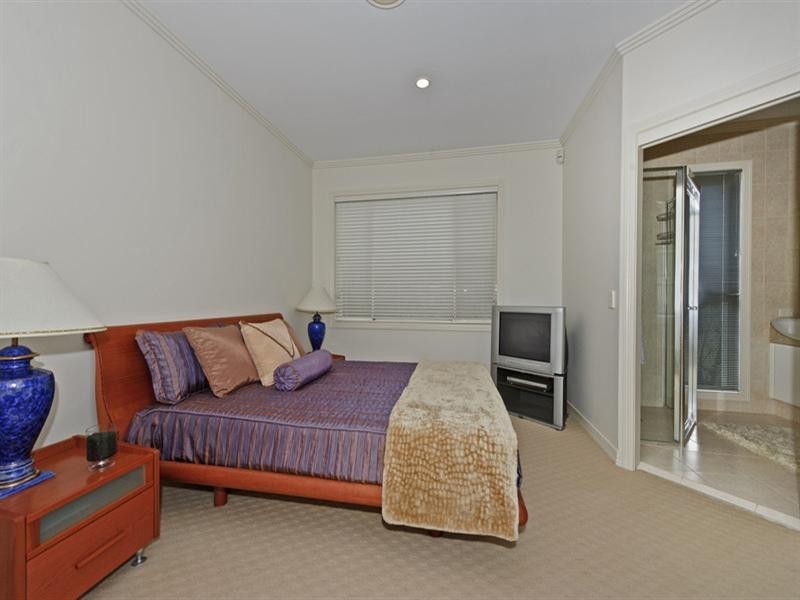 2/9 Joseph Street, Runaway Bay QLD 4216