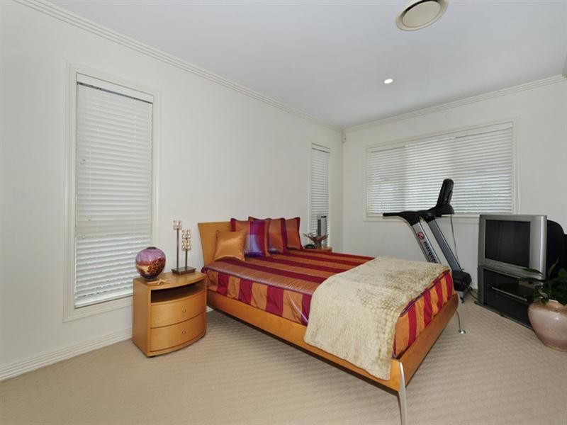 2/9 Joseph Street, Runaway Bay QLD 4216