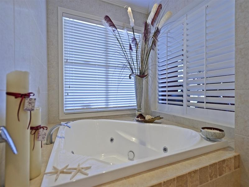 2/9 Joseph Street, Runaway Bay QLD 4216