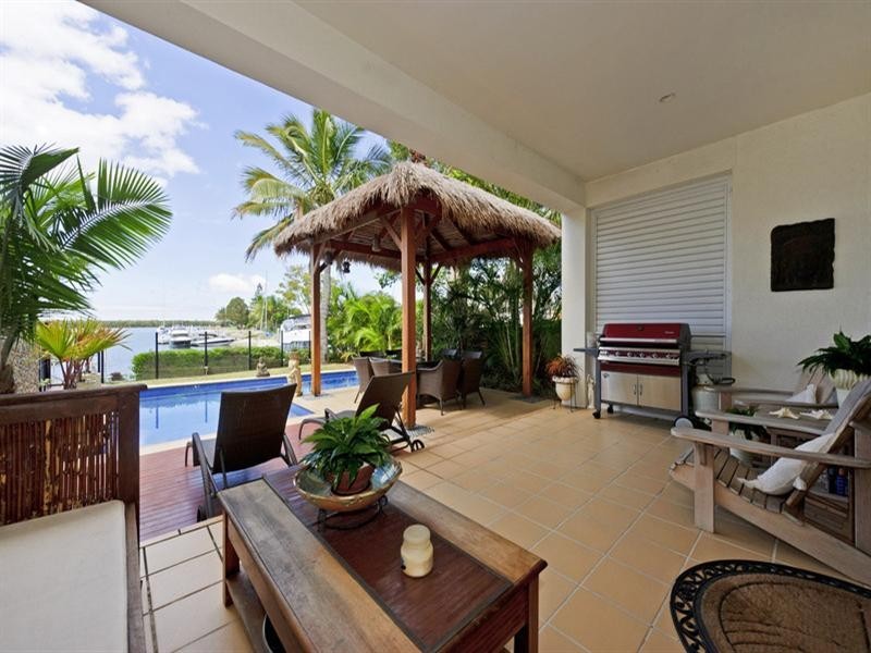 2/9 Joseph Street, Runaway Bay QLD 4216