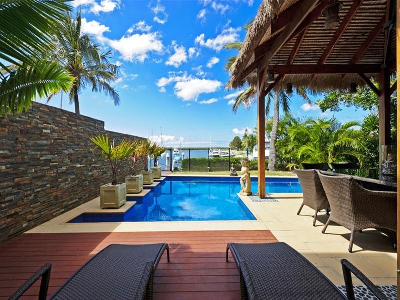 2/9 Joseph Street, Runaway Bay QLD 4216